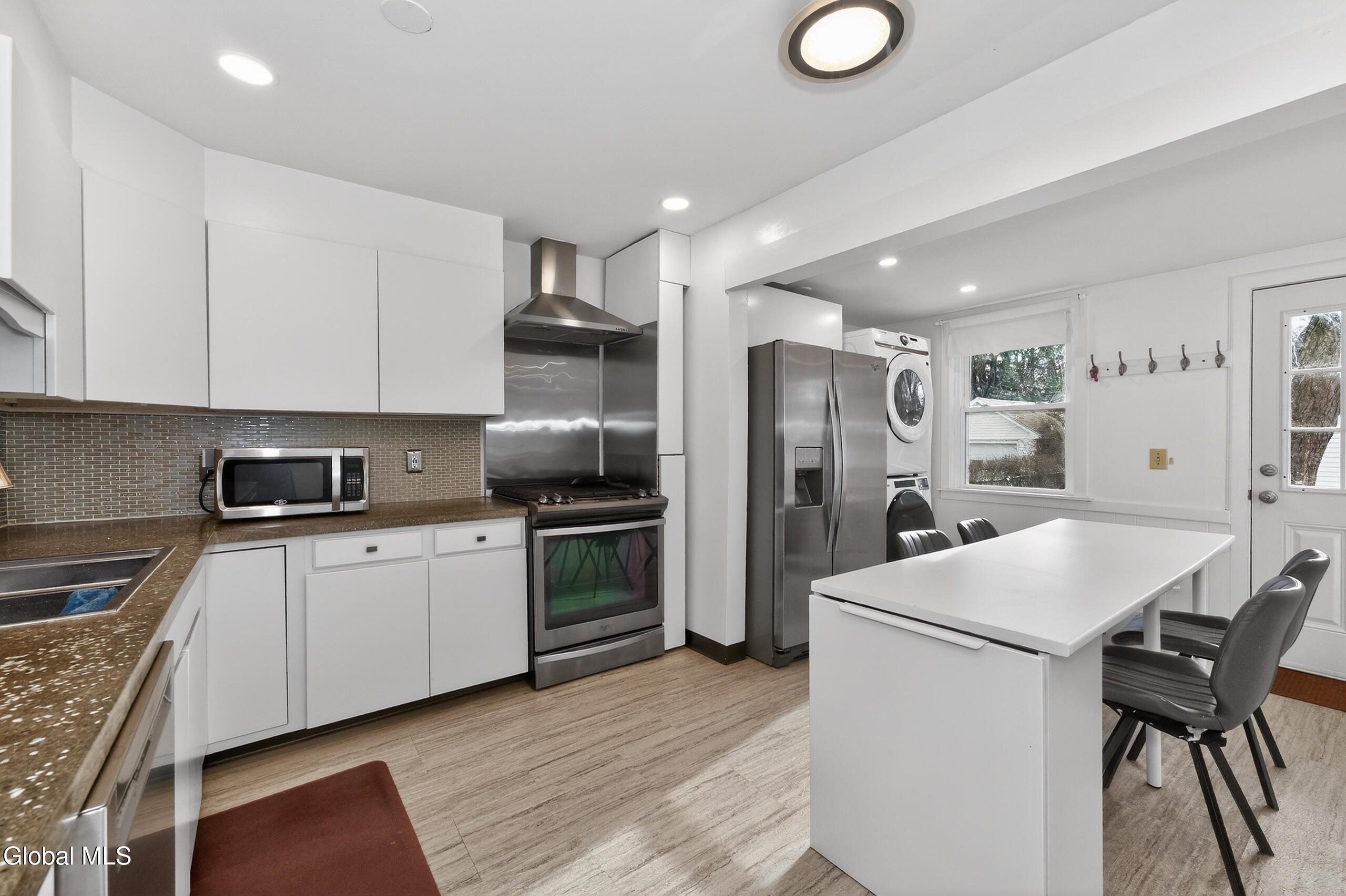 1076 Regent Street Schenectady NY 12309