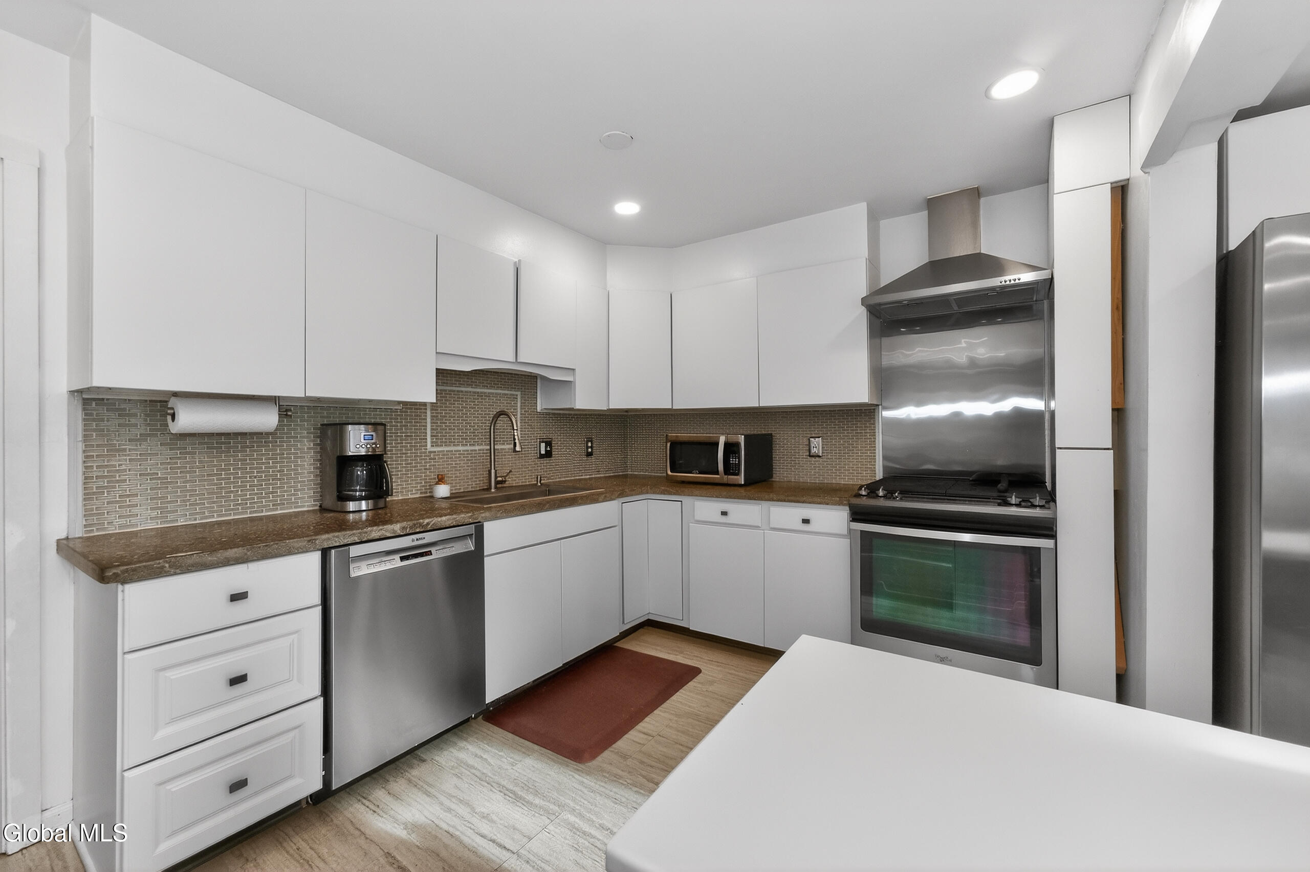 1076 Regent Street Schenectady NY 12309