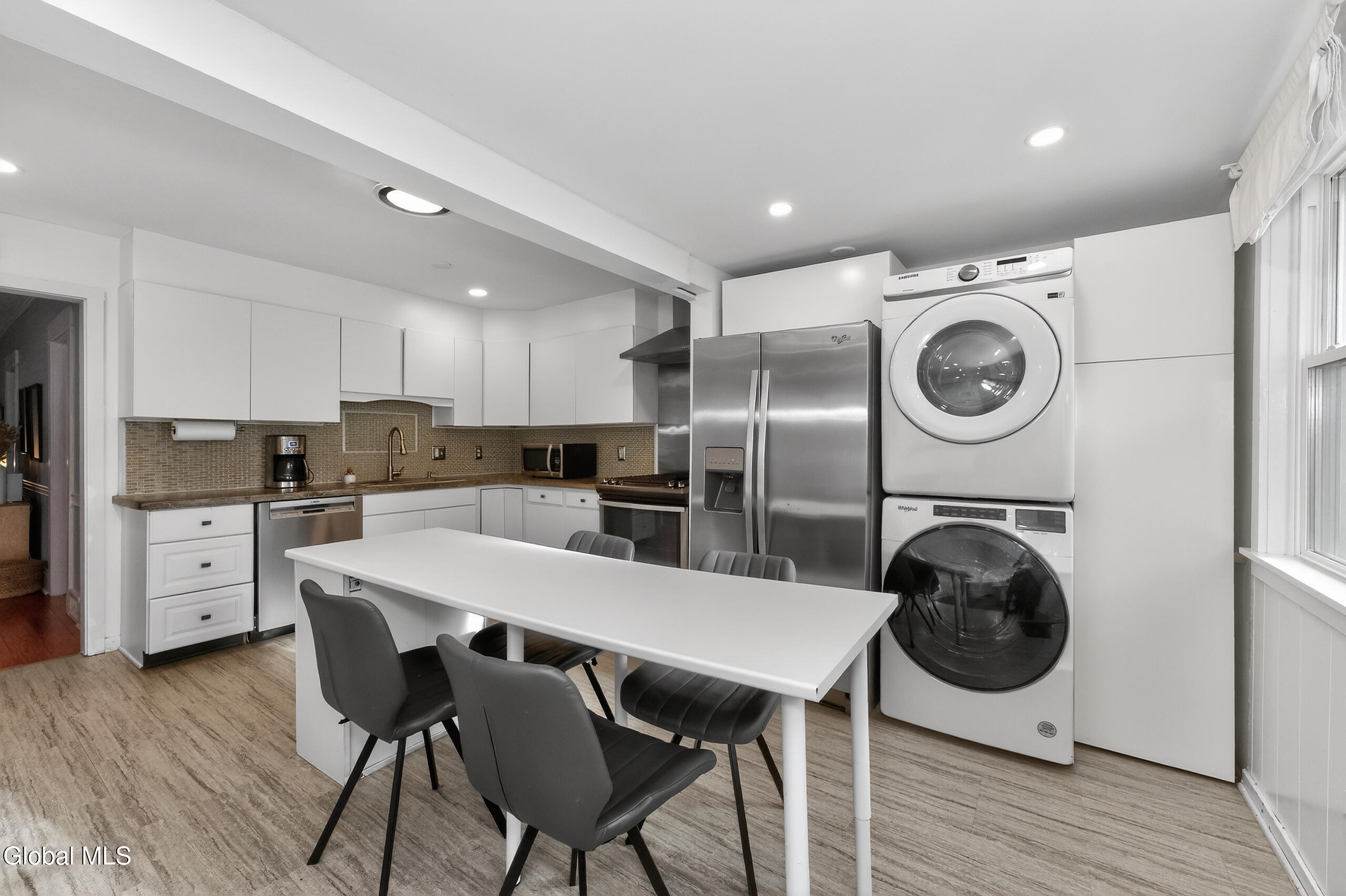 1076 Regent Street Schenectady NY 12309
