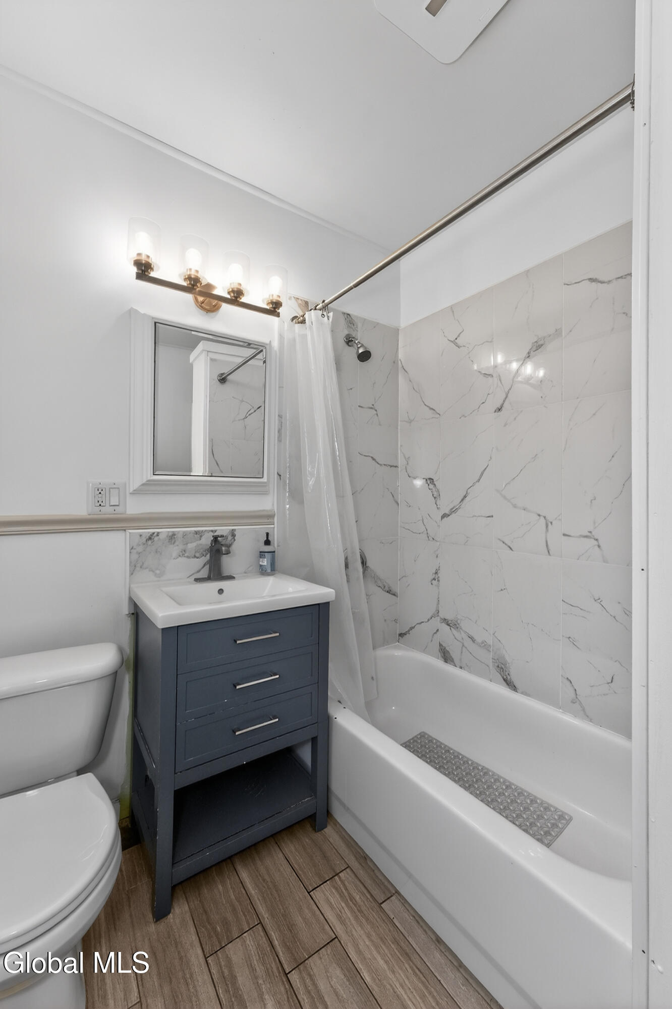 1076 Regent Street Schenectady NY 12309