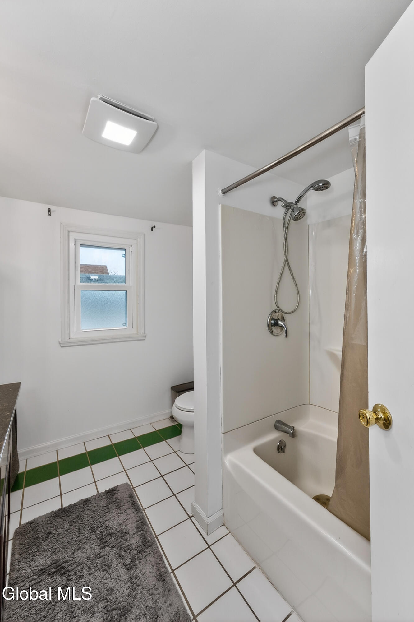 1076 Regent Street Schenectady NY 12309