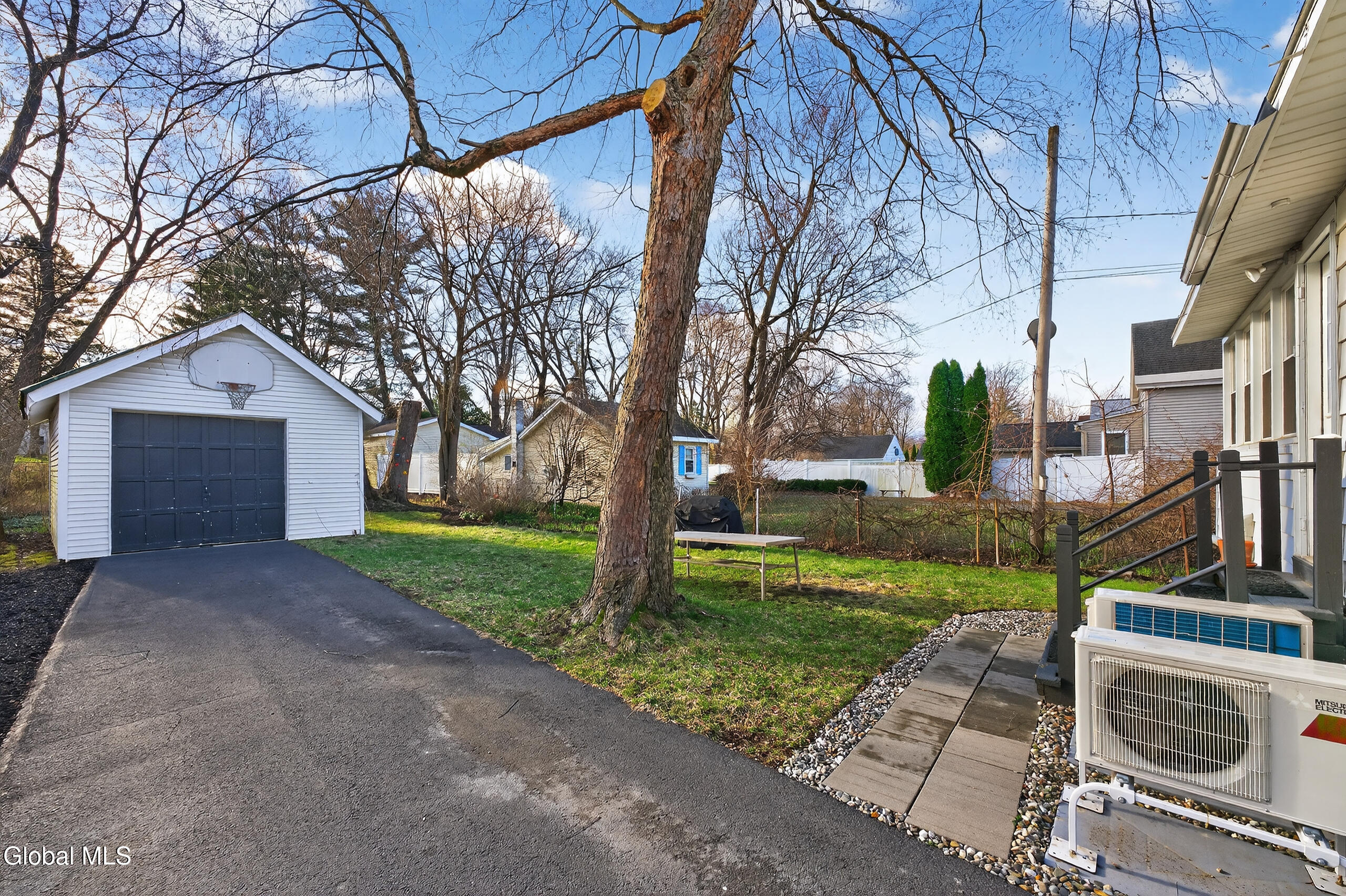 1076 Regent Street Schenectady NY 12309