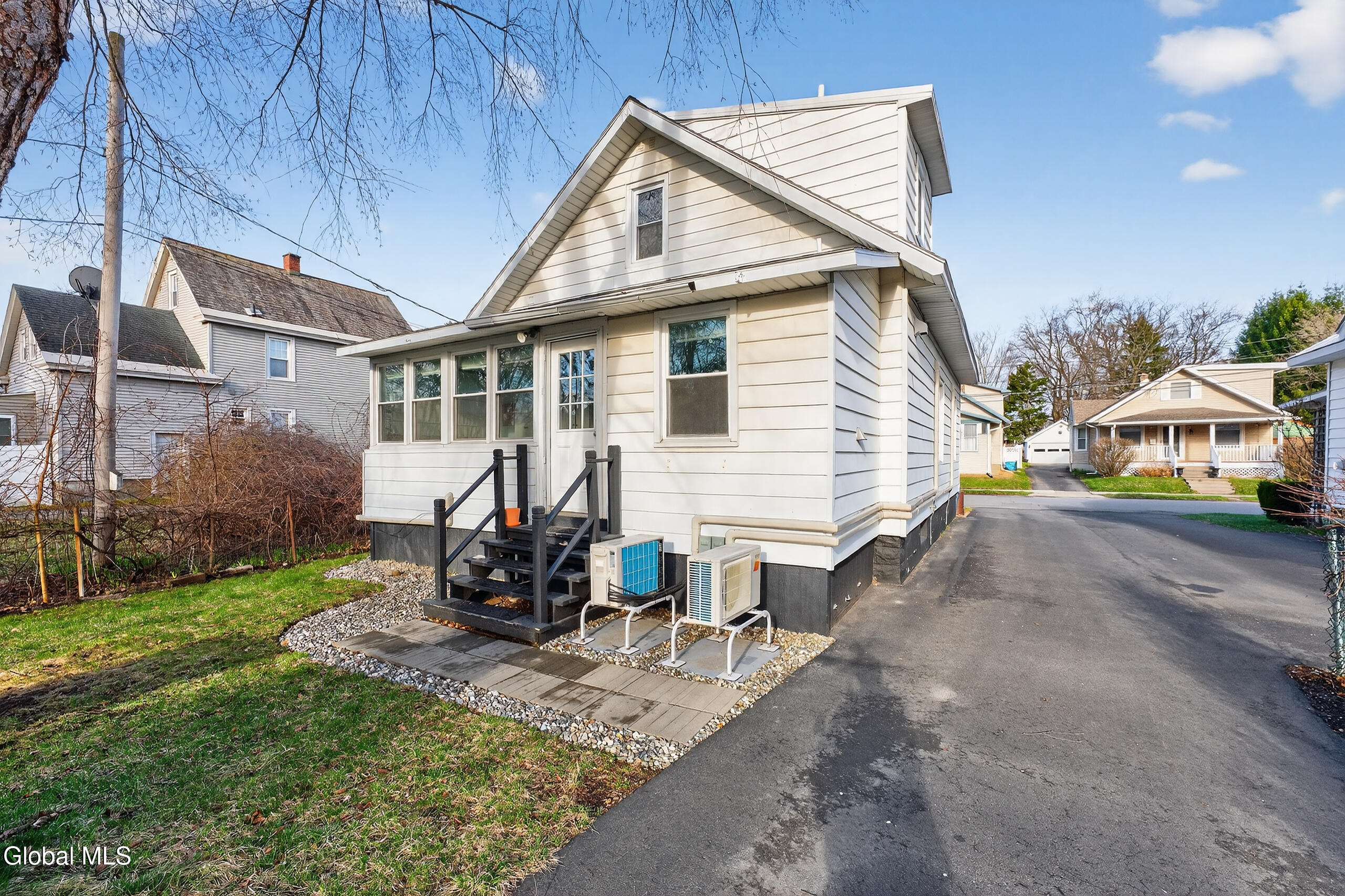 1076 Regent Street Schenectady NY 12309