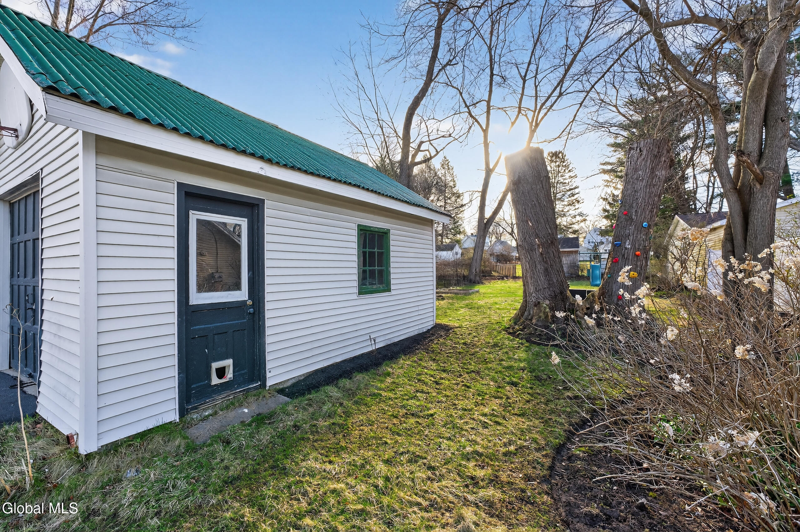 1076 Regent Street Schenectady NY 12309