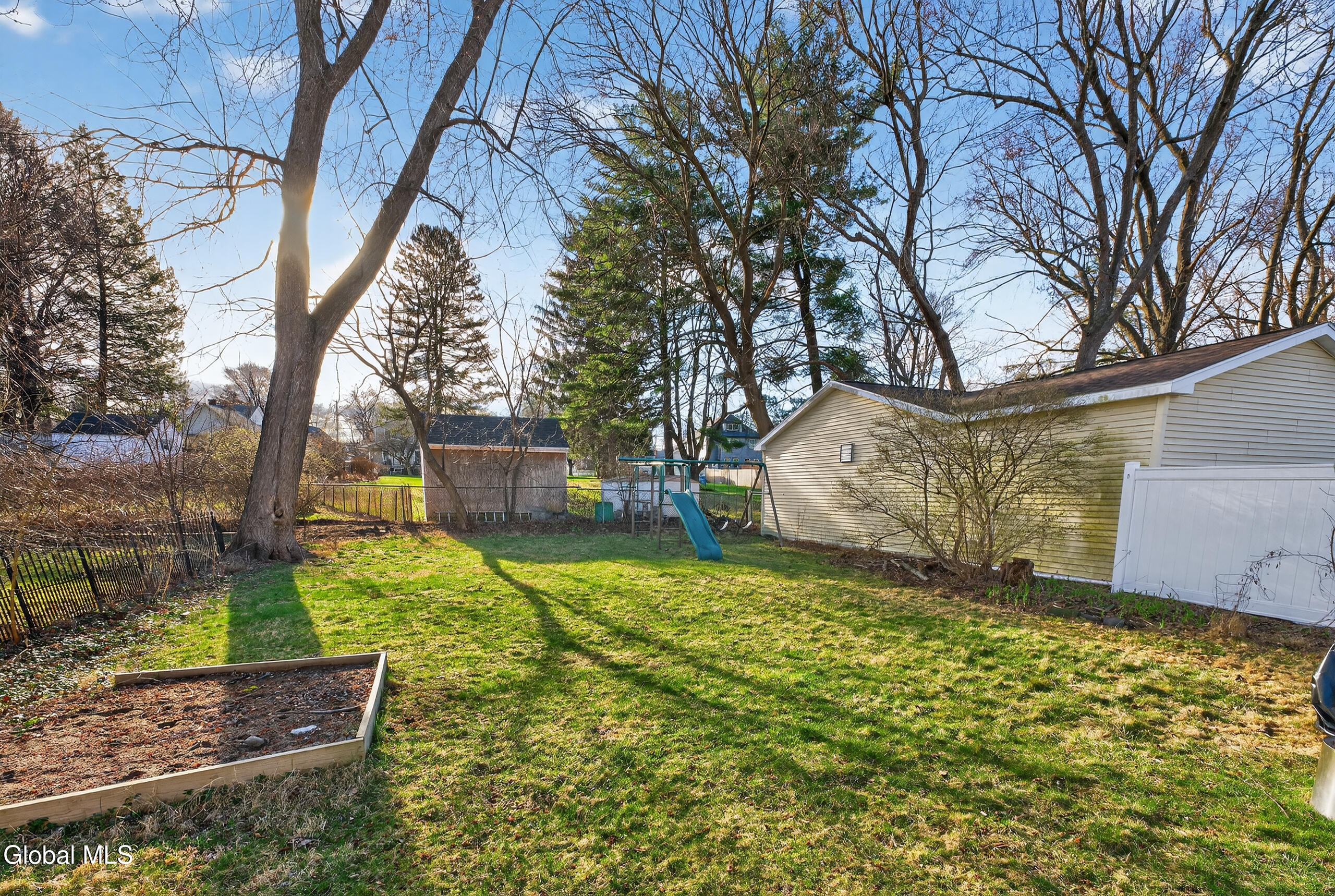 1076 Regent Street Schenectady NY 12309