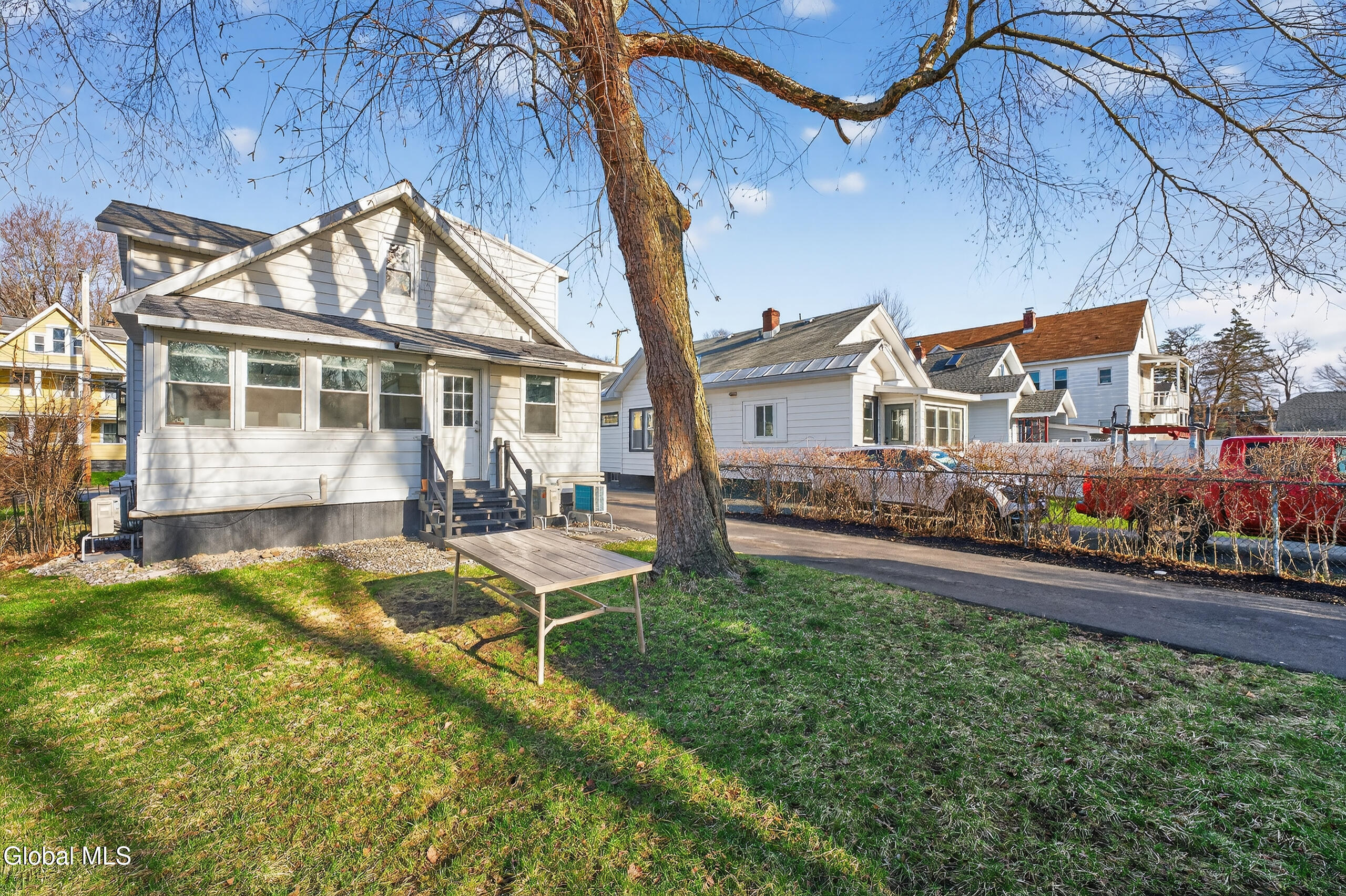 1076 Regent Street Schenectady NY 12309