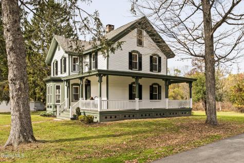 23 Frog Alley Old Chatham NY 12136