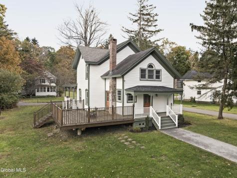 23 Frog Alley Old Chatham NY 12136