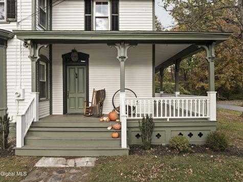 23 Frog Alley Old Chatham NY 12136
