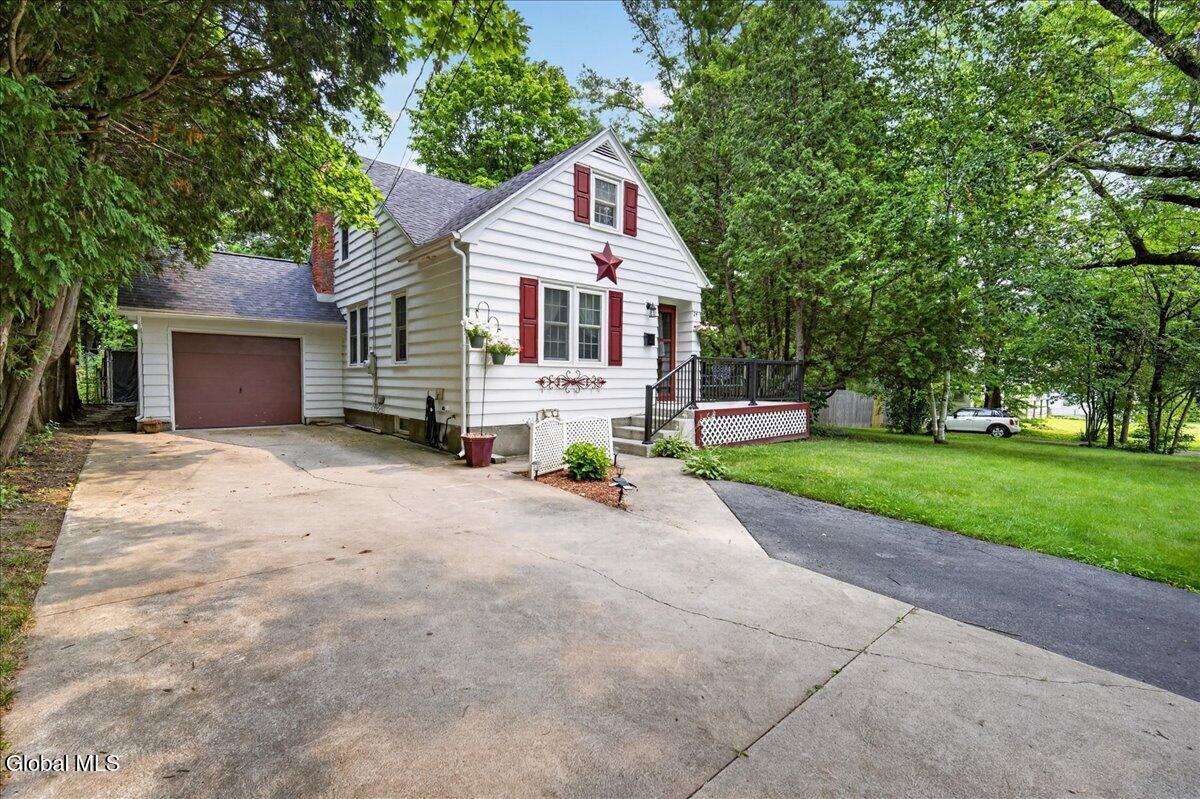 24 Edmel Road Glenville NY 12302