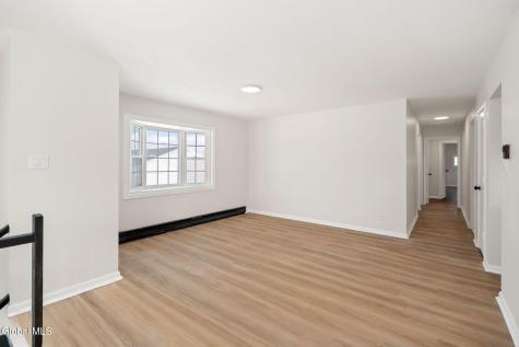 27 Grieme Avenue Amsterdam NY 12010