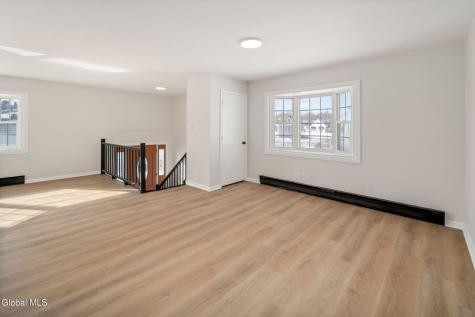 27 Grieme Avenue Amsterdam NY 12010
