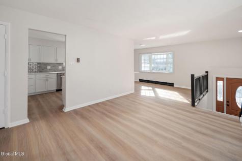 27 Grieme Avenue Amsterdam NY 12010