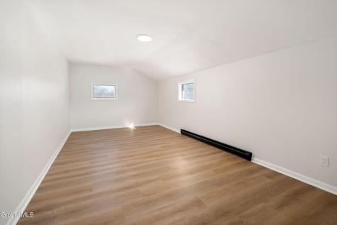 27 Grieme Avenue Amsterdam NY 12010