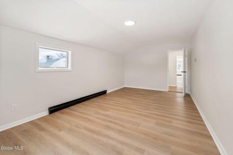 27 Grieme Avenue Amsterdam NY 12010