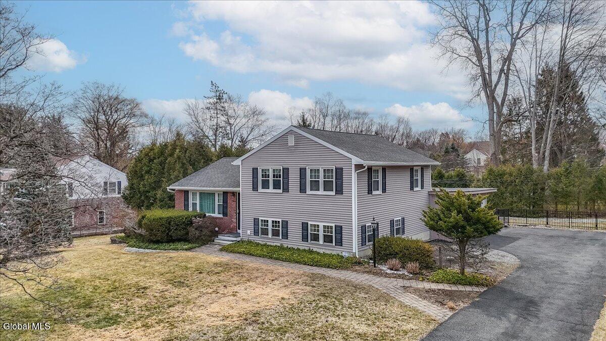 11 Gregory Lane Loudonville NY 12211