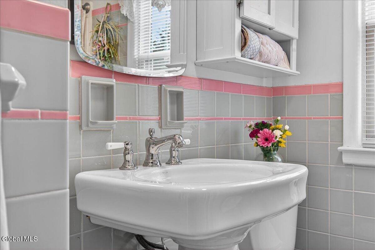 11 Gregory Lane Loudonville NY 12211