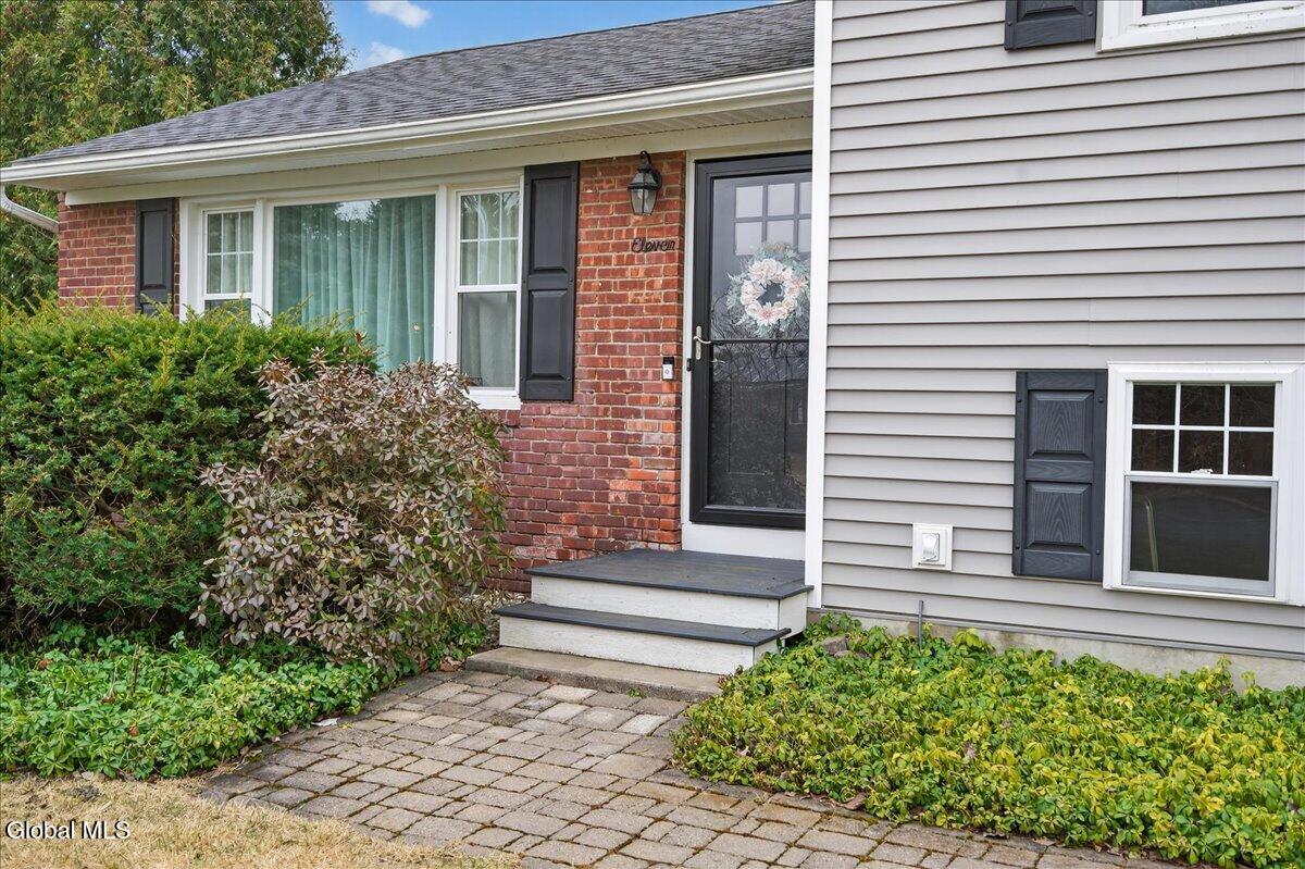 11 Gregory Lane Loudonville NY 12211