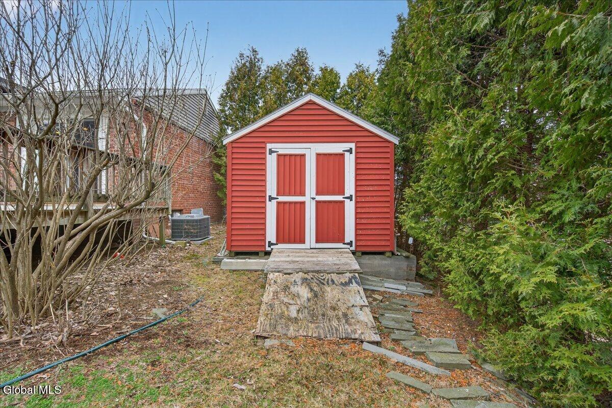 11 Gregory Lane Loudonville NY 12211