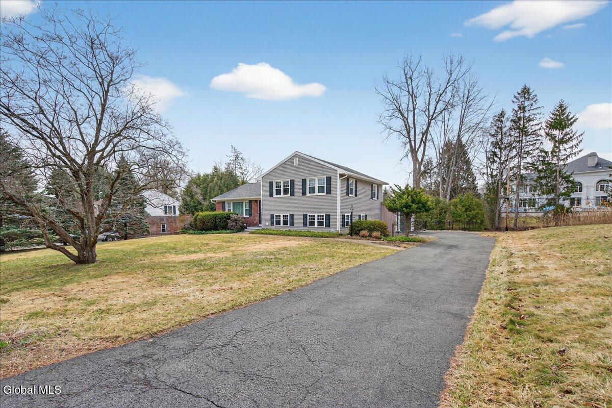 11 Gregory Lane Loudonville NY 12211