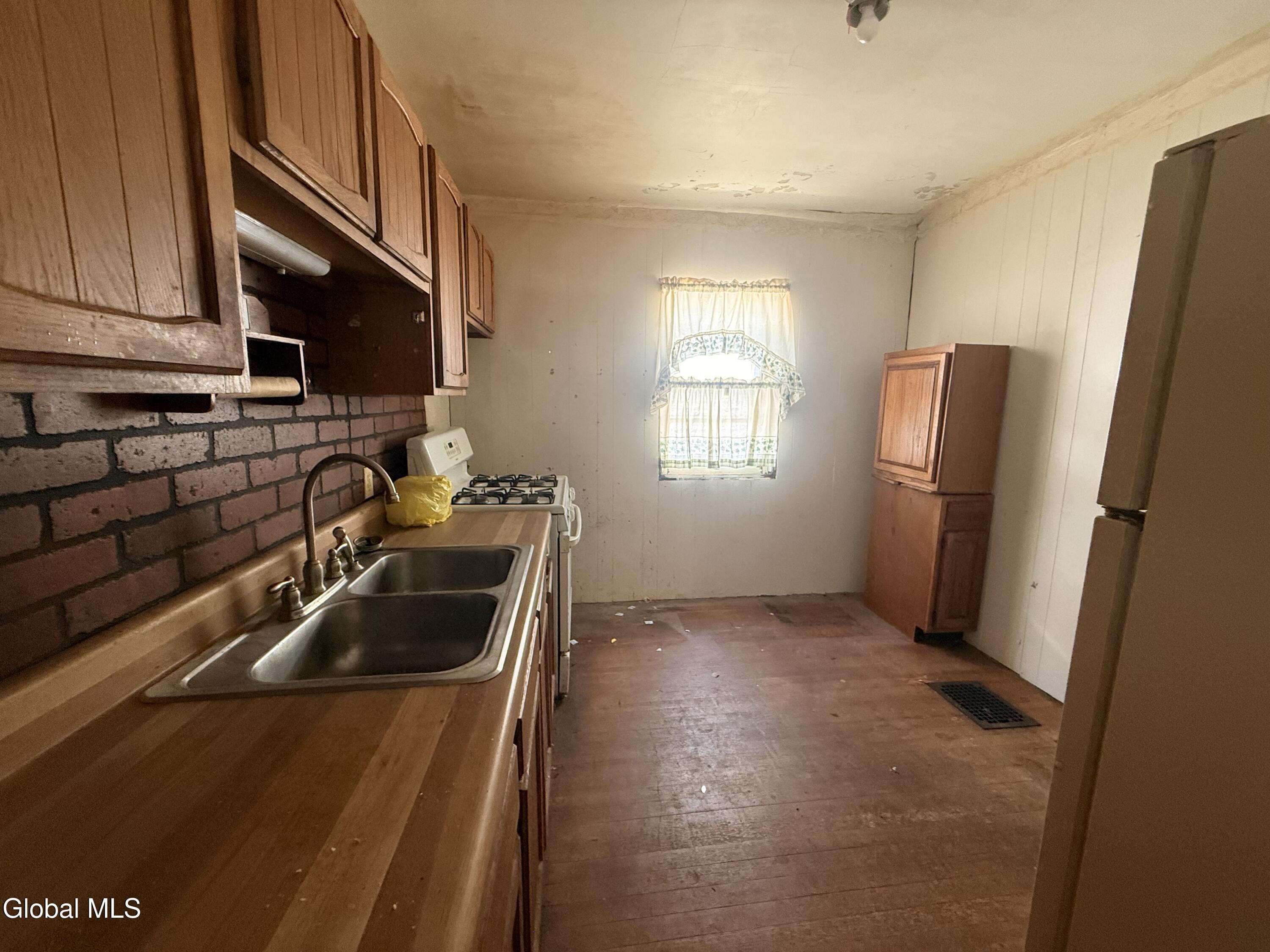 1017 Raymond Street Schenectady NY 12308