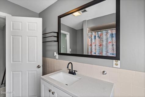 1037 Helen Street Schenectady NY 12303