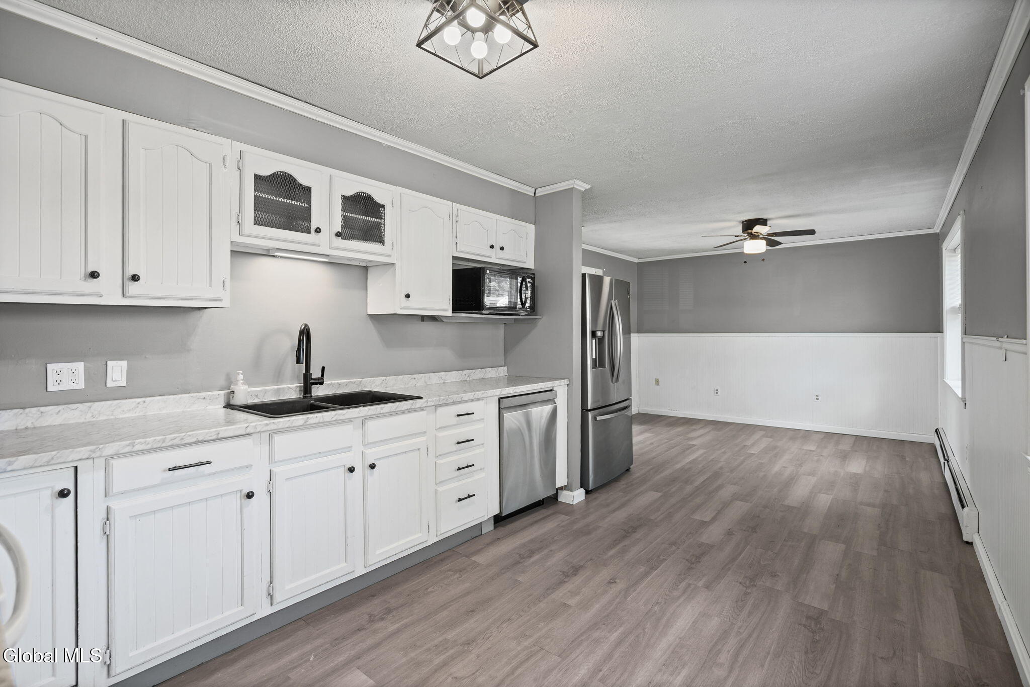 1037 Helen Street Schenectady NY 12303