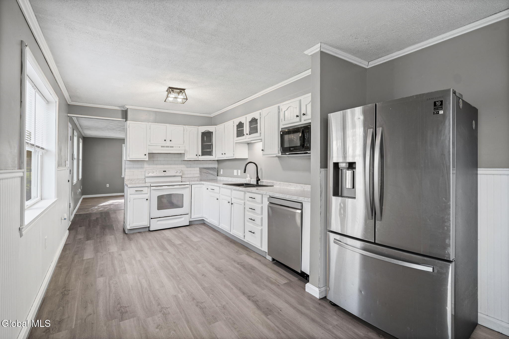 1037 Helen Street Schenectady NY 12303