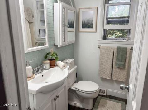 9287 Ny-66 Averill Park NY 12018