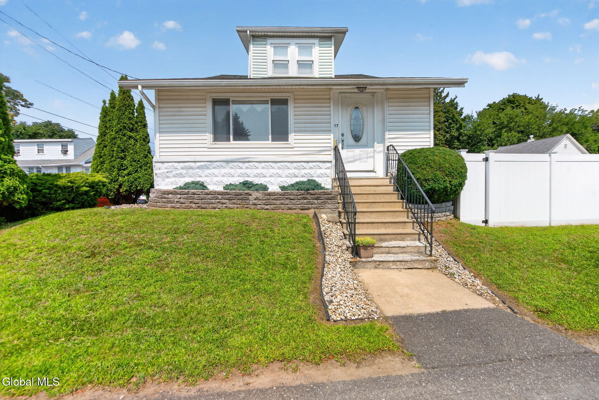 17 Osborne Road Colonie NY 12205