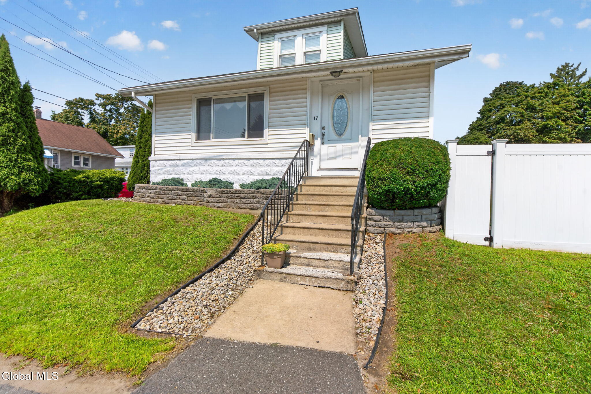 17 Osborne Road Colonie NY 12205