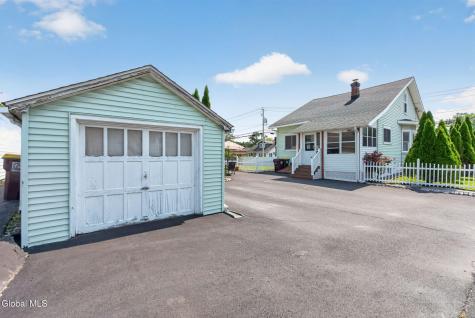 17 Osborne Road Colonie NY 12205