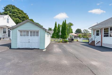 17 Osborne Road Colonie NY 12205