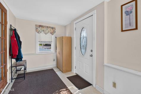 17 Osborne Road Colonie NY 12205