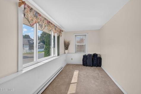 17 Osborne Road Colonie NY 12205