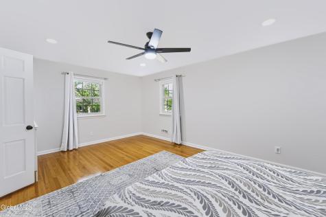 1092 Merlin Drive Niskayuna NY 12309