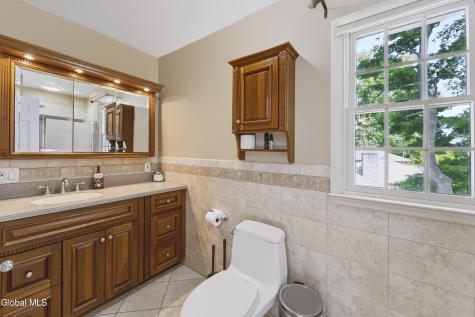 1092 Merlin Drive Niskayuna NY 12309