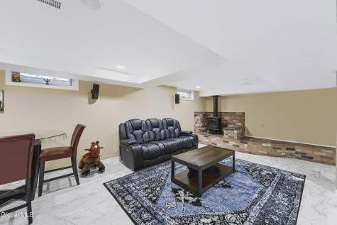1092 Merlin Drive Niskayuna NY 12309