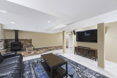 1092 Merlin Drive Niskayuna NY 12309