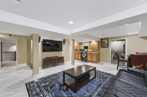 1092 Merlin Drive Niskayuna NY 12309