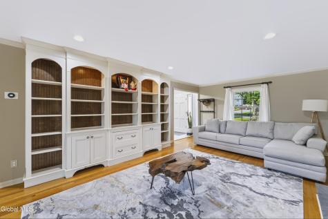 1092 Merlin Drive Niskayuna NY 12309