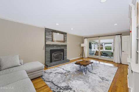 1092 Merlin Drive Niskayuna NY 12309