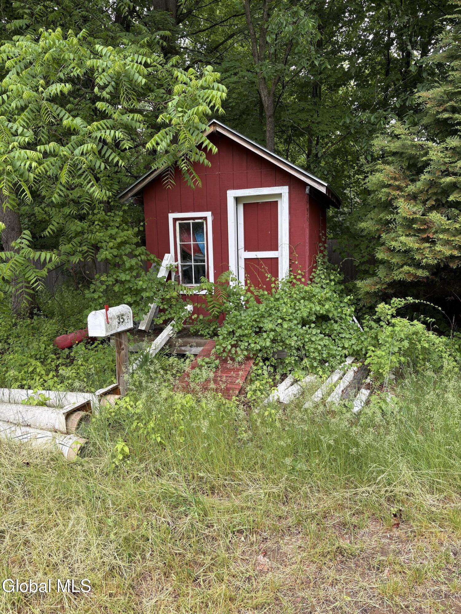 408 W Mountain Road Queensbury NY 12804