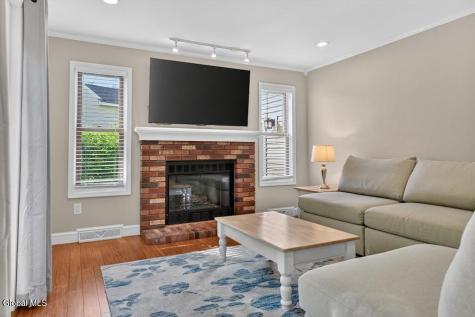 504 Nathaniel Drive Schenectady NY 12303