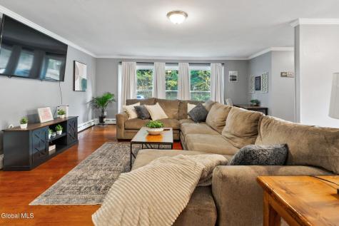 160 Clamsteam Road Halfmoon NY 12065