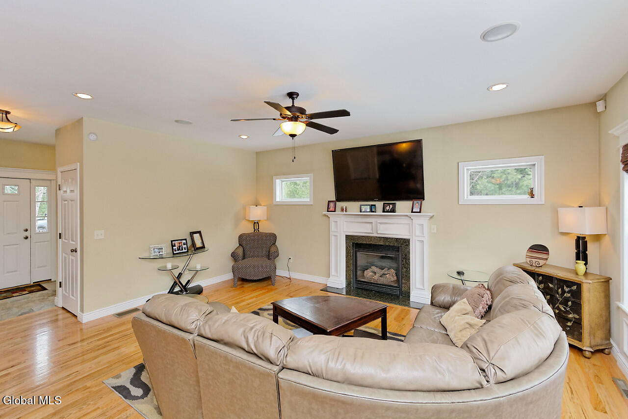 24 Dean Thomas Way Queensbury NY 12804