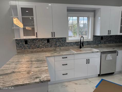 81 Morris Road Schenectady NY 12304