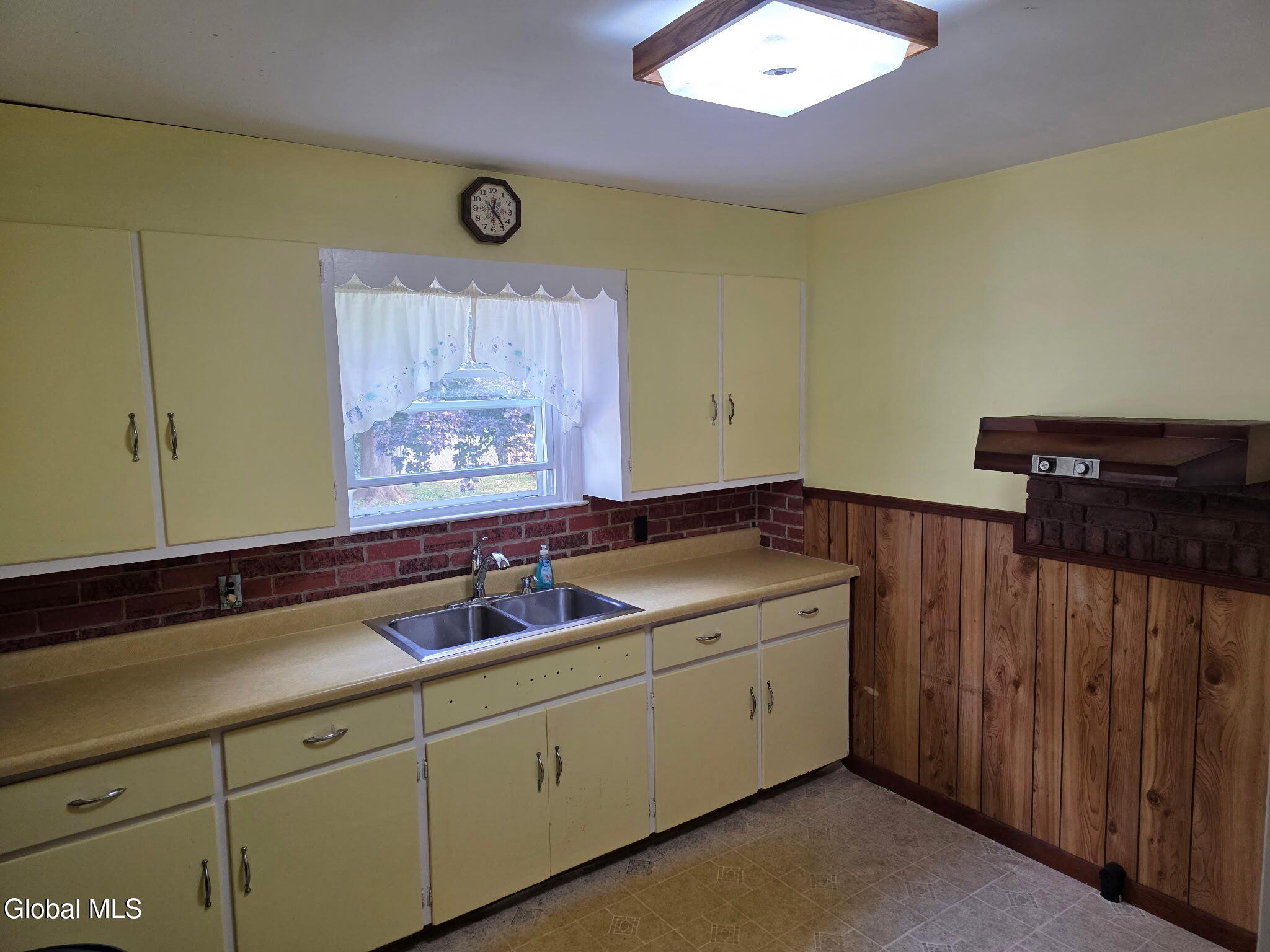 5514 E Woodlawn Place Utica NY 13403