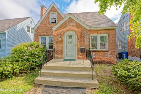 21 Fordham Court Albany NY 12209