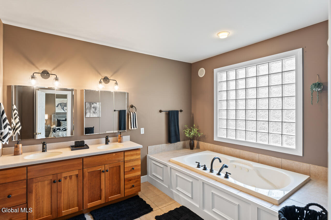 2 Leeward Lane Saratoga Springs NY 12866